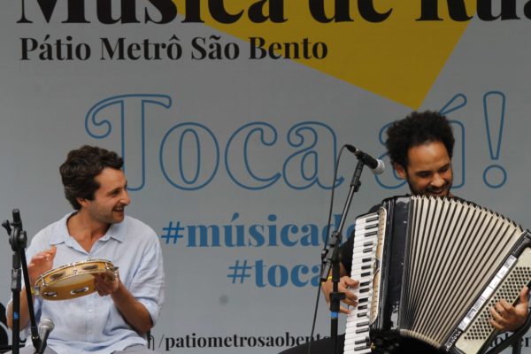 1 Concurso de Música de Rua Toca Aí Pátio Metrô São Bento Duo Choro Livre